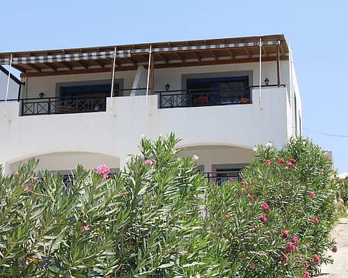 KALAMAKI HOLIDAYS - Frontseite Balkone